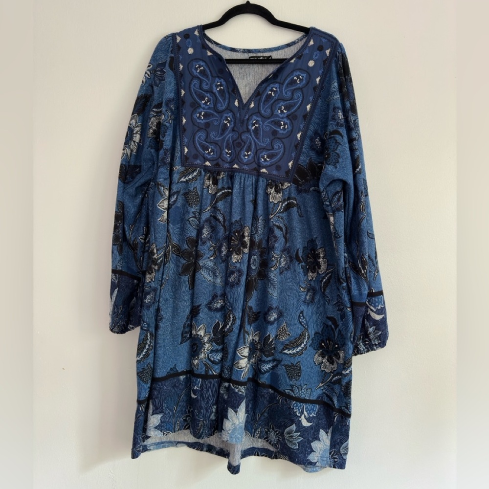 White‎ Mark Navy Embroidered Top